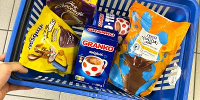 Za stejné instantní kakao chtěl jeden obchod o 90 Kč víc. Podívali jsme se i na složení