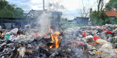 I vybitá powerbanka nebo elektronická cigareta mohou zapálit popelářský vůz. Hasiči varují před častou chybou