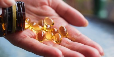 Šumáky, hořčík i kolagen. Češi je stále častěji kupují v supermarketech, lékárny mají novou konkurenci