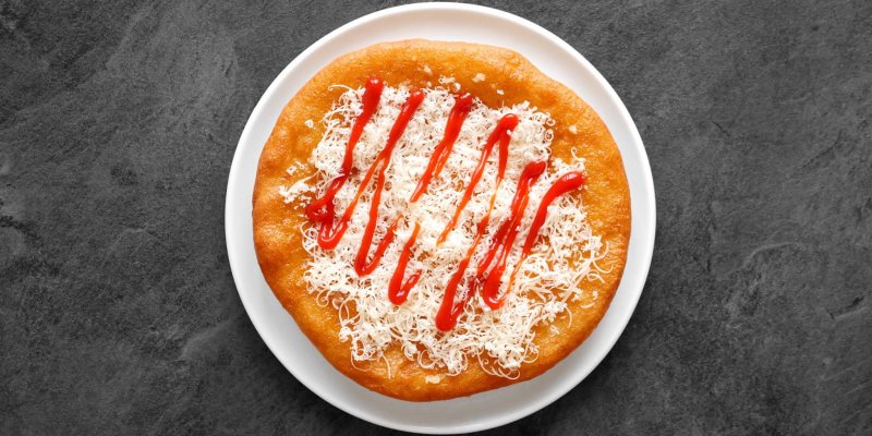 Recept na nejlepší domácí langoš, který vás vyjde na pár kaček a vždycky se podaří