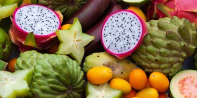 Různé druhy exotického ovoce