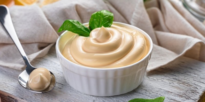 Majonézu si můžete připravit i doma. Stačí vám pár ingrediencí