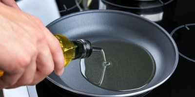 Používáte olej na smažení? Tak pozor, může vás ohrozit na zdraví