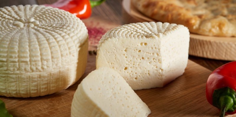Recept na domácí sýr: Vyzkoušejte si připravit cottage nebo balkánský sýr, je to překvapivě snadné