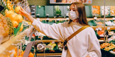 Vláda zavádí zpátky povinnost nosit roušky. Aktuální přehled opatření od soboty 25. července