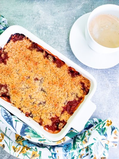 Rebarborový crumble v pekáči