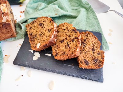 Cuketový chlebíček nakrájený na plátky