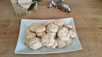 Bezlepkové kokosky v bílé misce