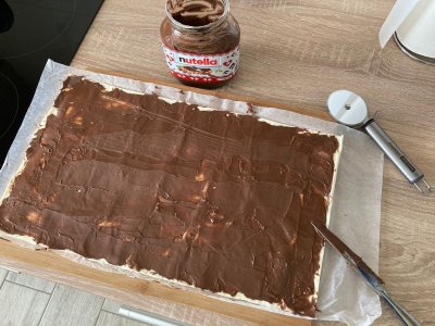 Těsto na twistery potřené Nutellou