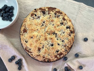 Borůvkový koláč s drobenkou - pohled shora 