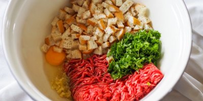 Suroviny na sekanou v míse