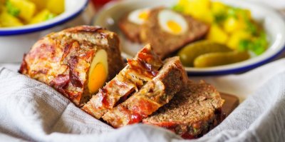 Sekaná z hovězího masa na stole