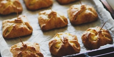 Šátečky s tvarohem na pečicím plechu