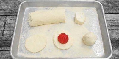 Tvarování těsta na knedlíky 