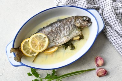 Pstruh pečený na másle