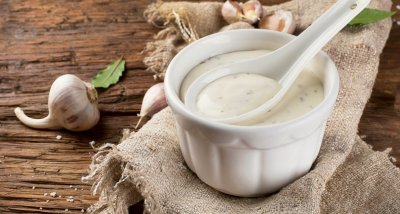 Česneková omáčka