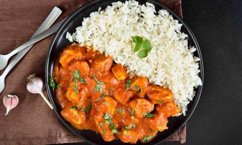 Červené kari s rýží