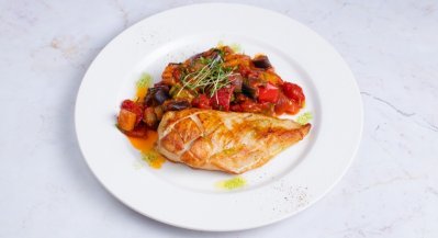 Kuřecí prsa na bylinkách s ratatouille