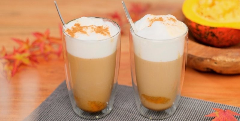 Dýňové latte macchiato s medovým kořením