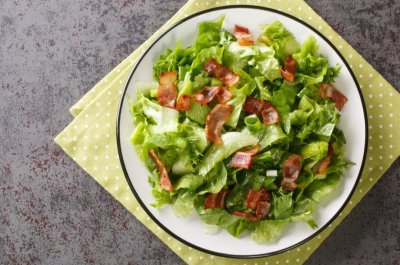 Hlávkový salát se zálivkou