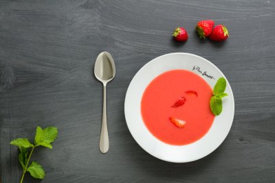 Jahodová polévka s mátou