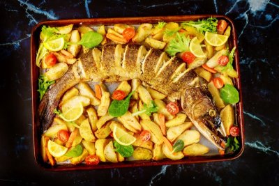 Pečená štika na bramborách