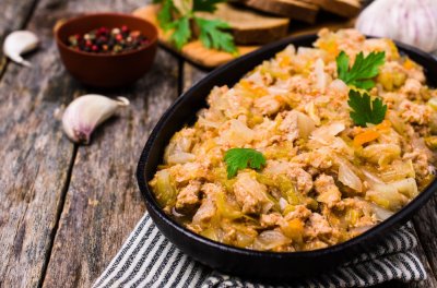 Dušená kapusta s vepřovým masem