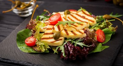 Grilovaný sýr halloumi