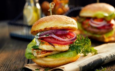 Burger se sýrem halloumi