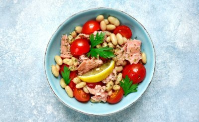 Mexický salát s tuňákem a fazolemi