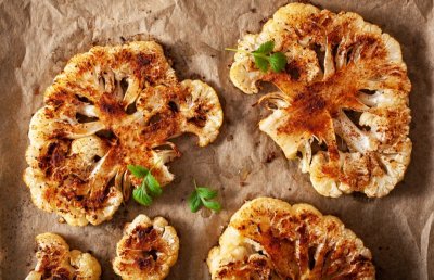 Kořeněný květák na grilu