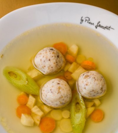 Hovězí vývar s morkovými knedlíčky