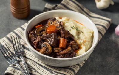 Hovězí pečeně po burgundsku