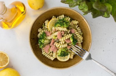 Těstovinový salát s tuňákem