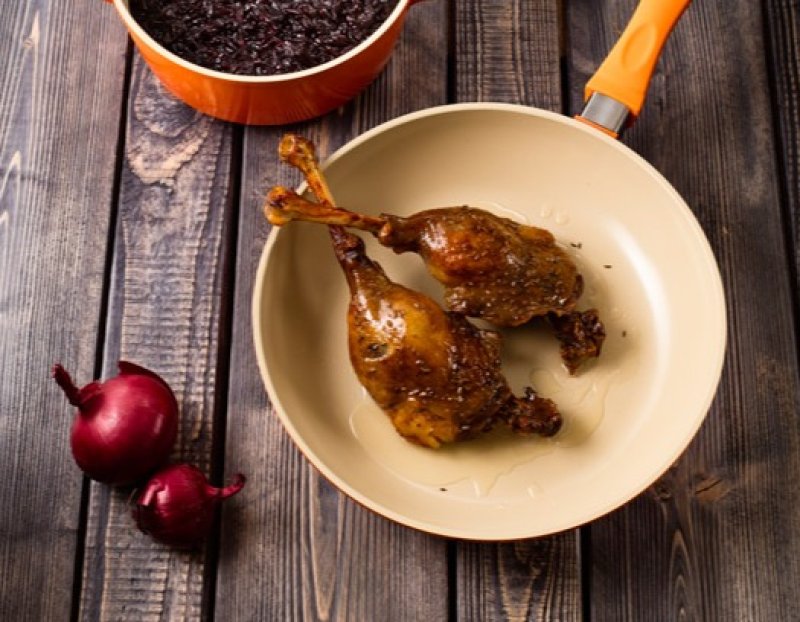 Konfitované husí stehno s cibulovou marmeládou