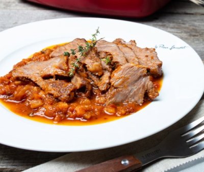 Telecí líčka na červeném víně