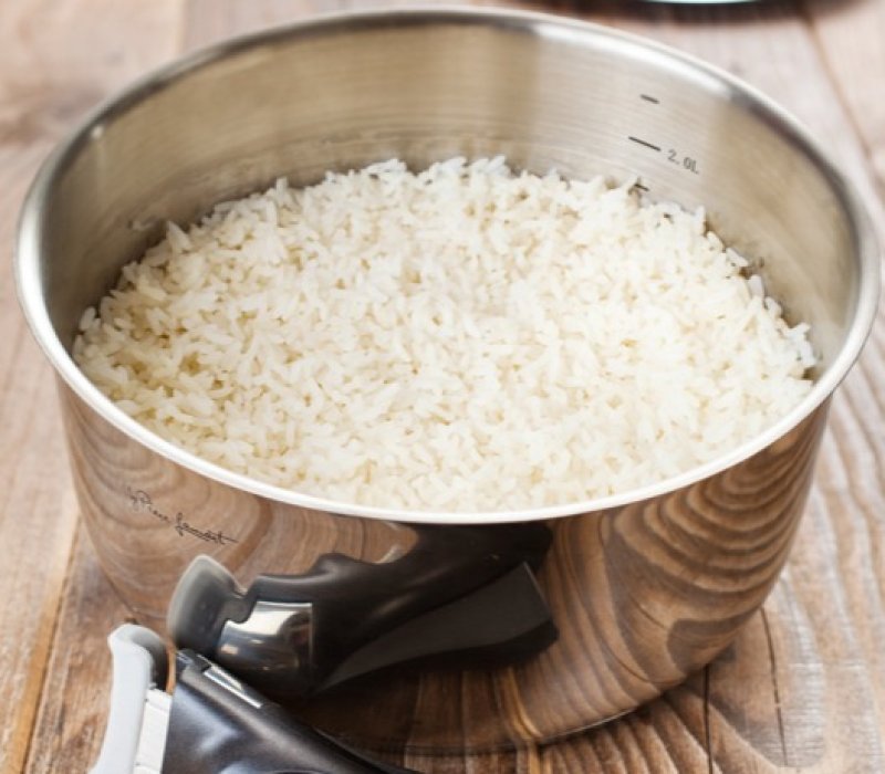 Pečená dlouhozrnná rýže s cibulí