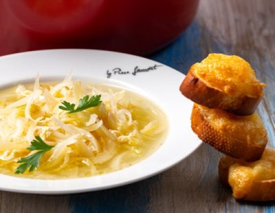 Cibulačka se sýrovými krutony