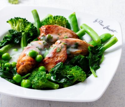 Kuřecí nugety se zeleninou v kokosovém krému