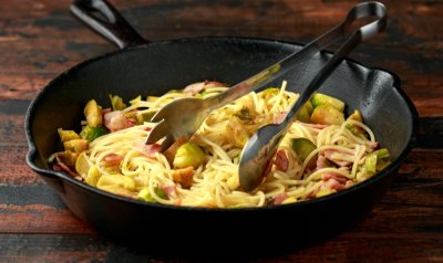 Špagety aglio e olio s růžičkovou kapustou