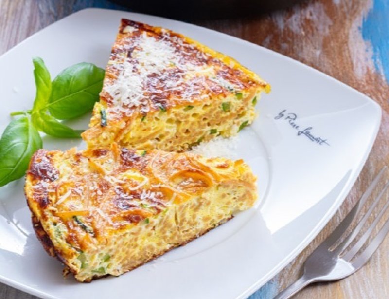 Těstovinová frittata s cuketou