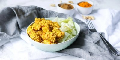 Kuřecí nugetky s ledovým salátem