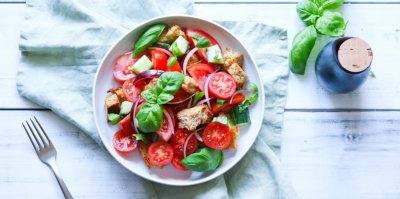Salát panzanella