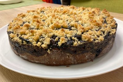 Kakaový koláč s povidly a drobenkou