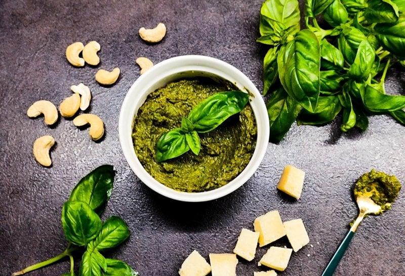 Bazalkové pesto