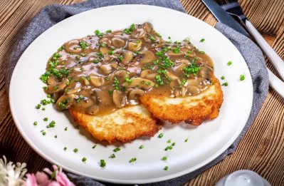 Bramborové placky s houbovou omáčkou