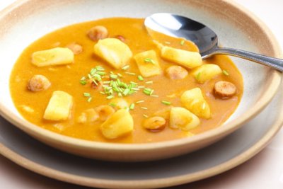 Frankfurtská polévka s bramborami a párkem