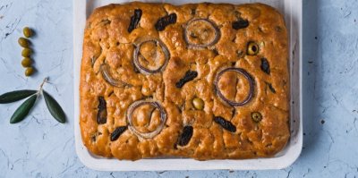 Celozrnná focaccia s medvědím česnekem