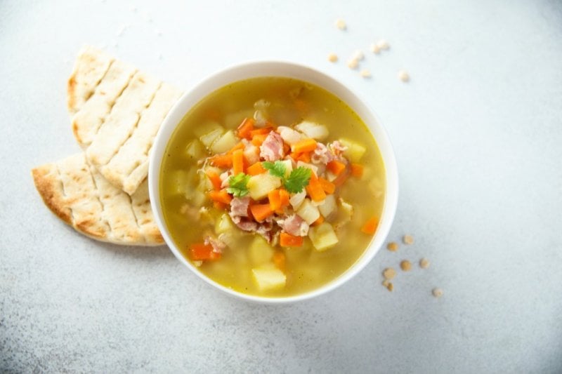 Uzená polévka s rýží a zeleninou