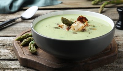 Chřestová polévka s medvědím česnekem